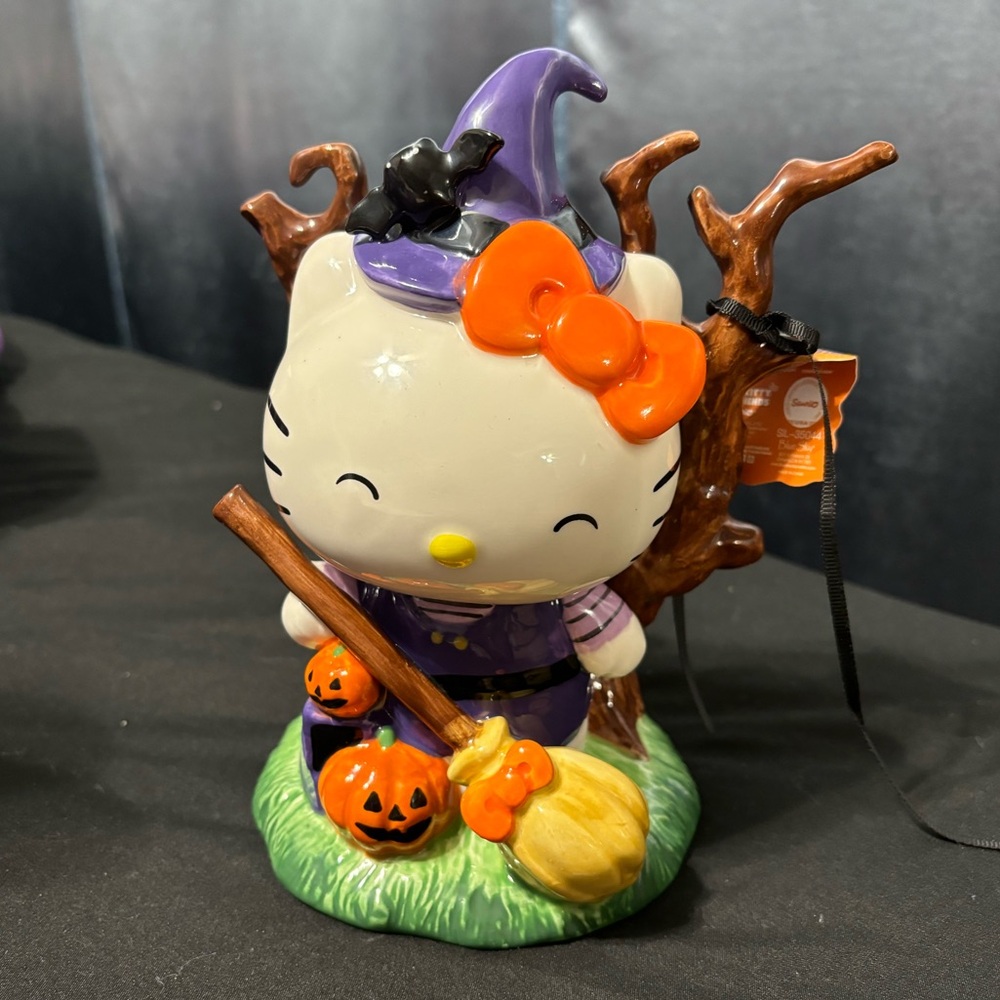 Hello Kitty as a witch halloween ceramic